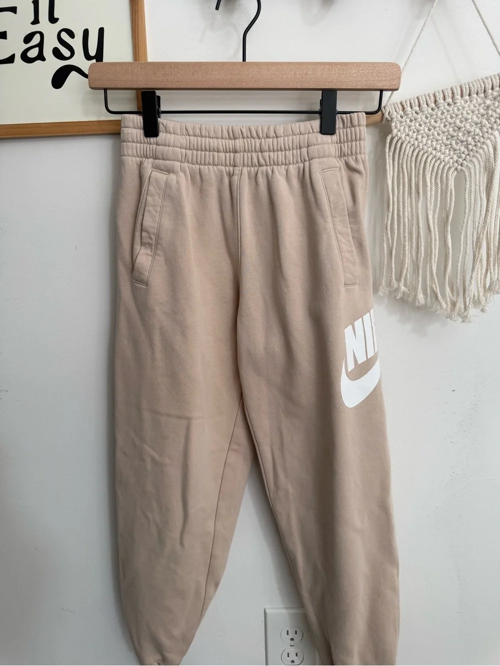 Nike - big kid size M - jogger sweatpants